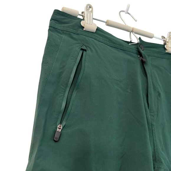 Mack Weldon Evergreen Nylon Performance Tech Chino Vented Shorts Mens Size Small - Picture 2 of 5